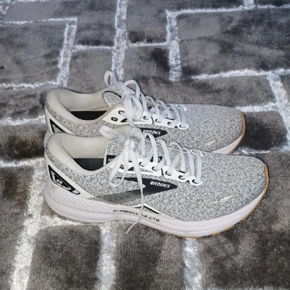 Brooks Light Gray Athletic Sneakers